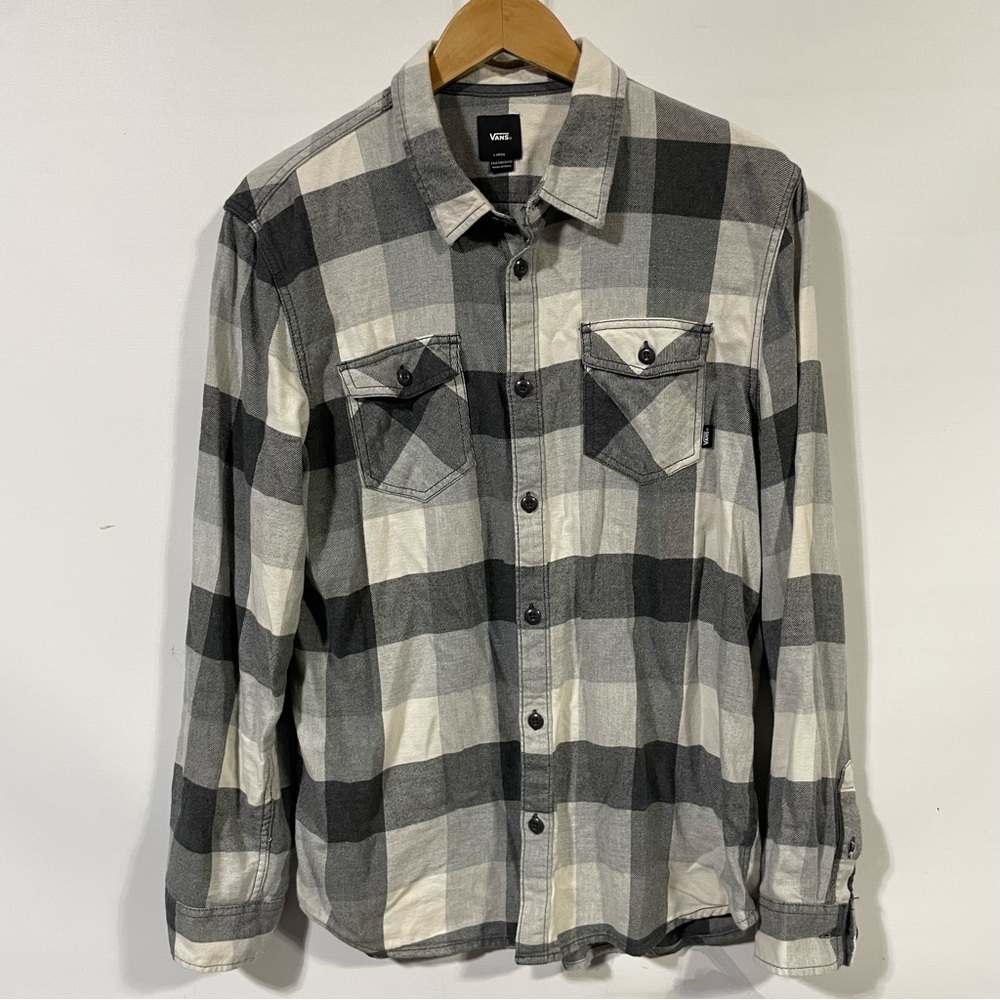 🔴Vans off the wall plaid button down flannel shirt